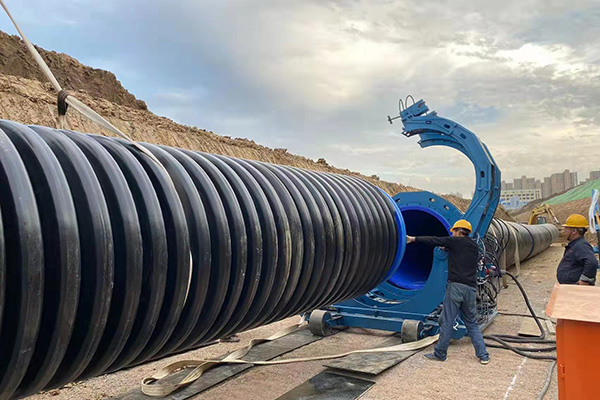 Construção de soldagem de topo de tubulação em grande escala de 1600 mm